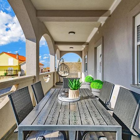 Holiday Apartment -ซาดาร์ ภายนอก รูปภาพ