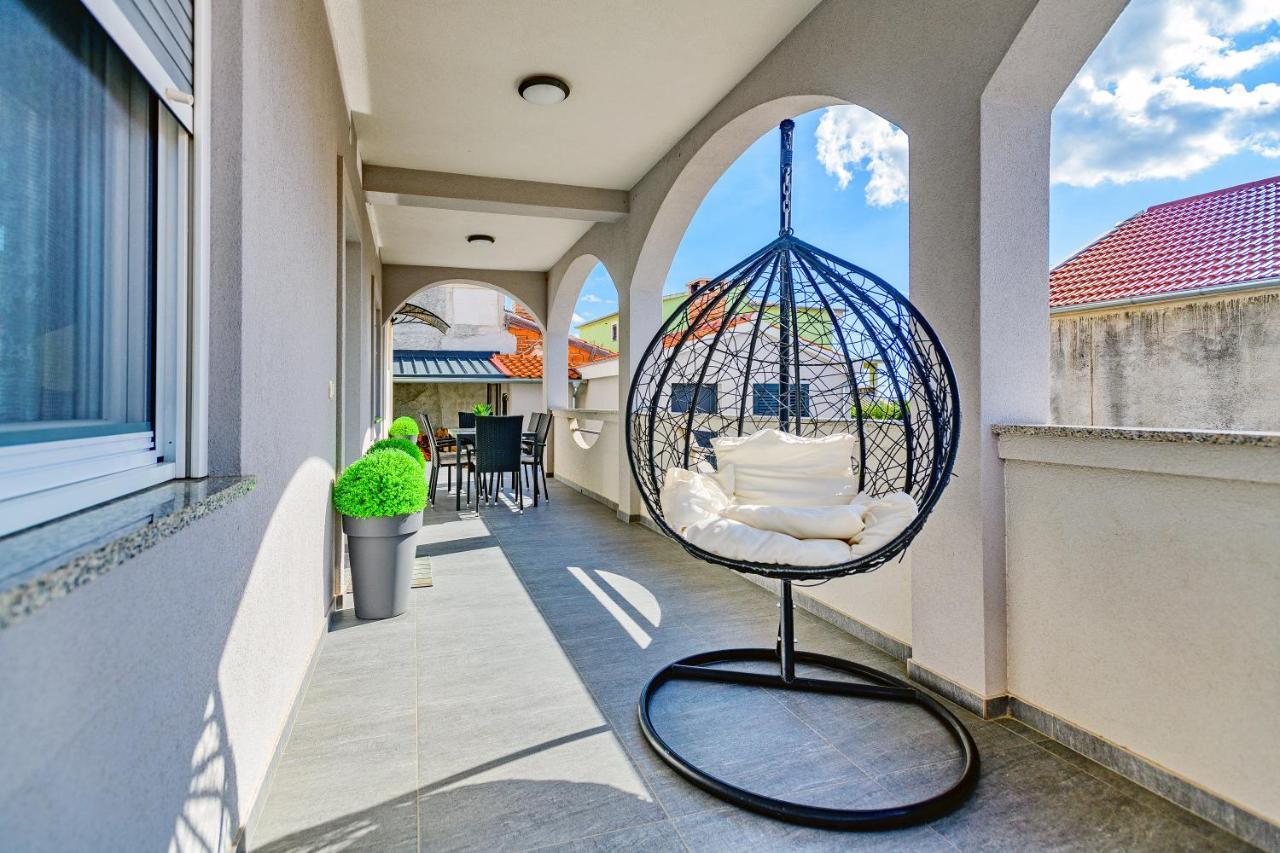 Holiday Apartment -ซาดาร์ ภายนอก รูปภาพ
