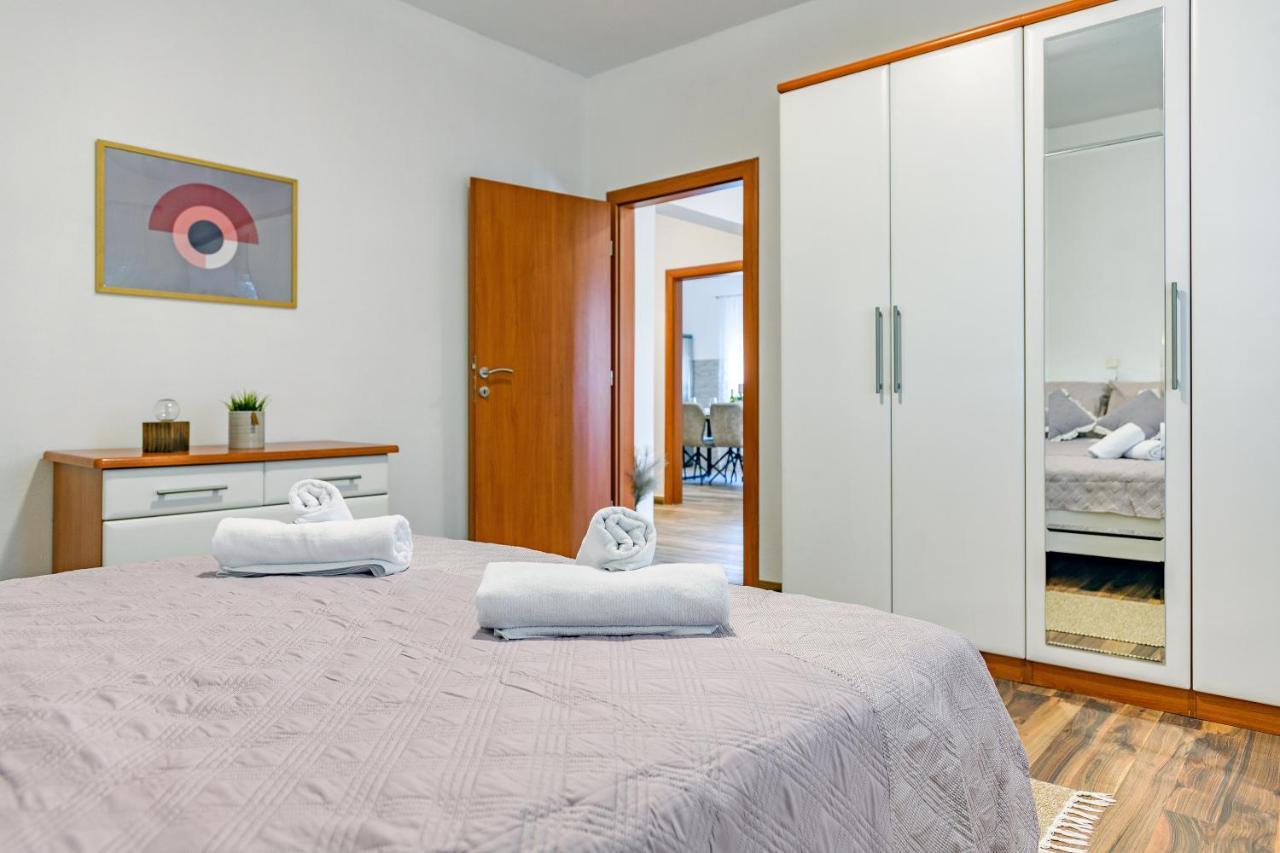Holiday Apartment -ซาดาร์ ภายนอก รูปภาพ