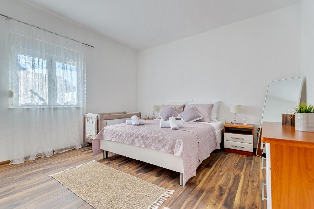Holiday Apartment -ซาดาร์ ภายนอก รูปภาพ