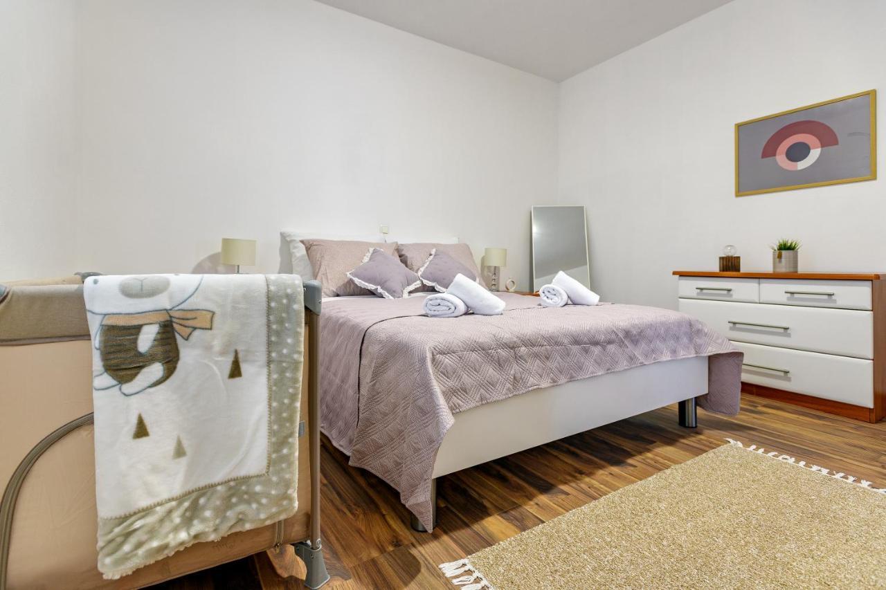 Holiday Apartment -ซาดาร์ ภายนอก รูปภาพ