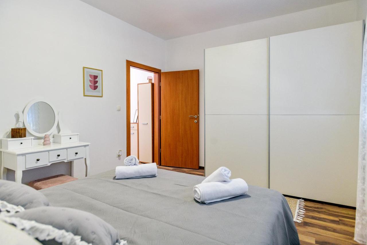 Holiday Apartment -ซาดาร์ ภายนอก รูปภาพ