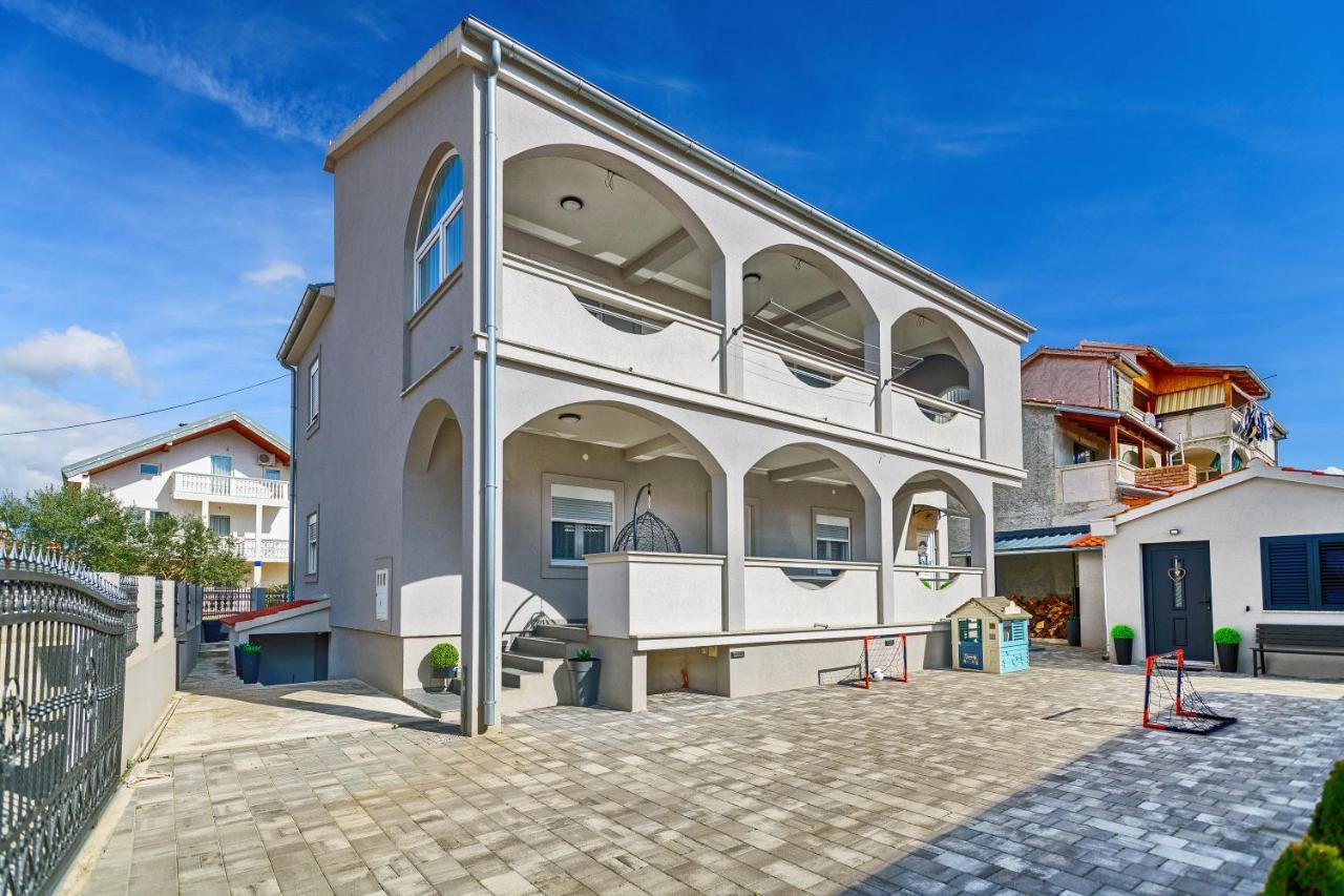 Holiday Apartment -ซาดาร์ ภายนอก รูปภาพ