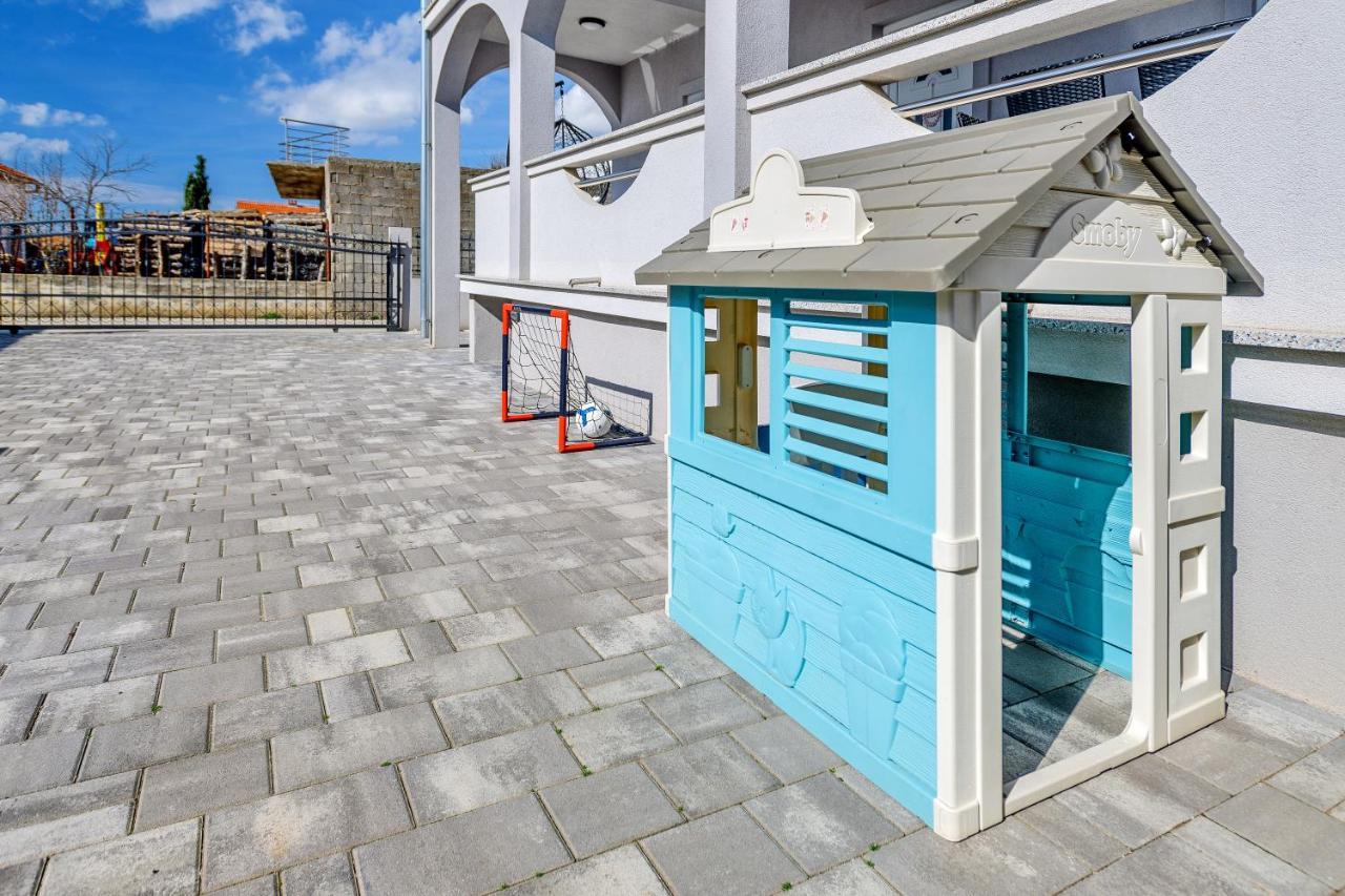 Holiday Apartment -ซาดาร์ ภายนอก รูปภาพ