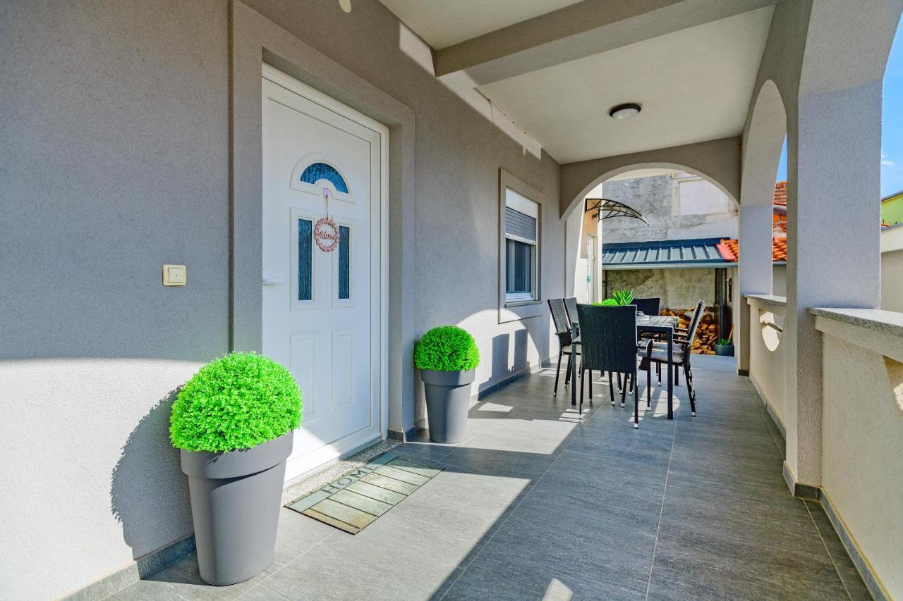 Holiday Apartment -ซาดาร์ ภายนอก รูปภาพ