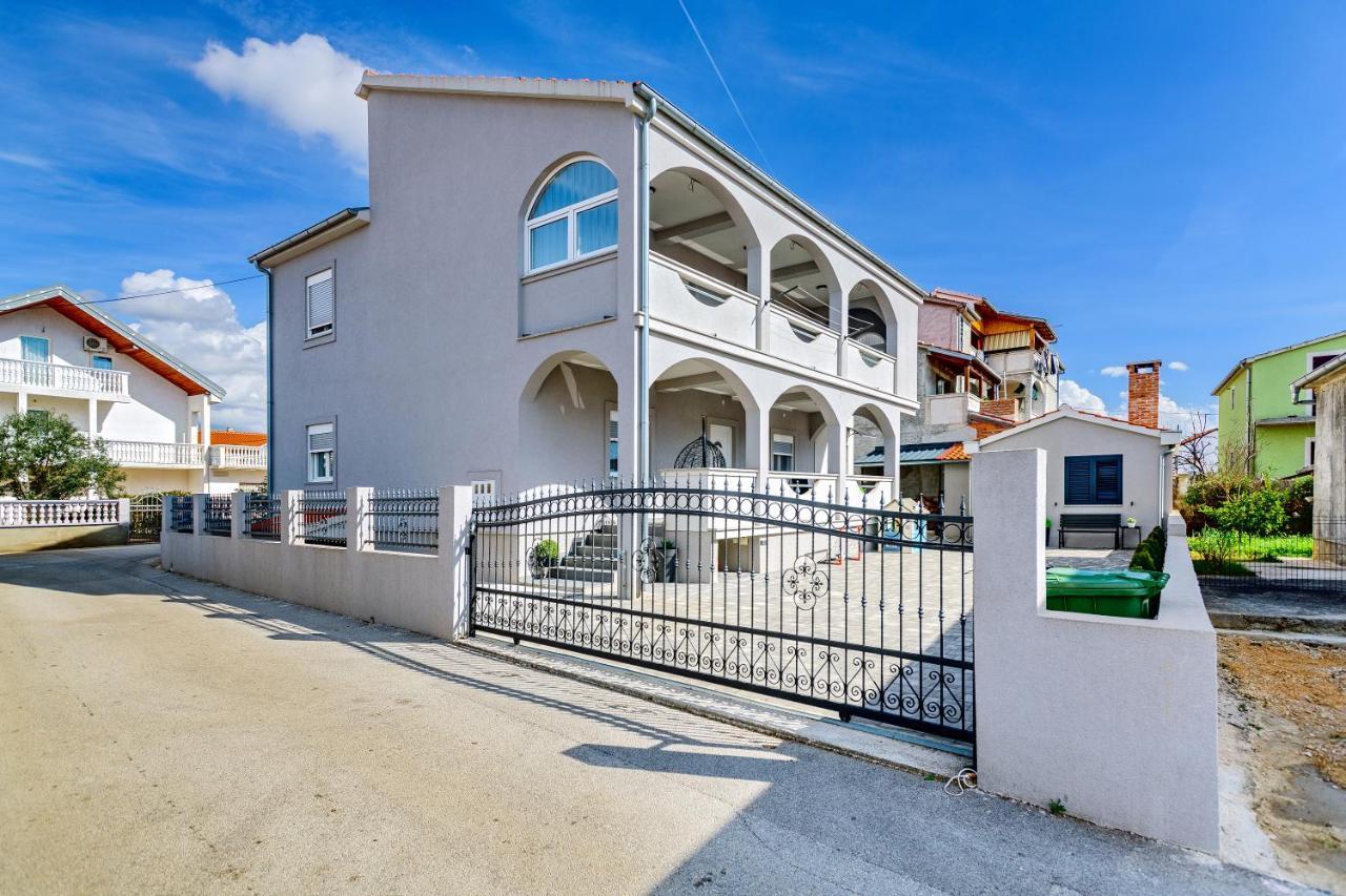 Holiday Apartment -ซาดาร์ ภายนอก รูปภาพ