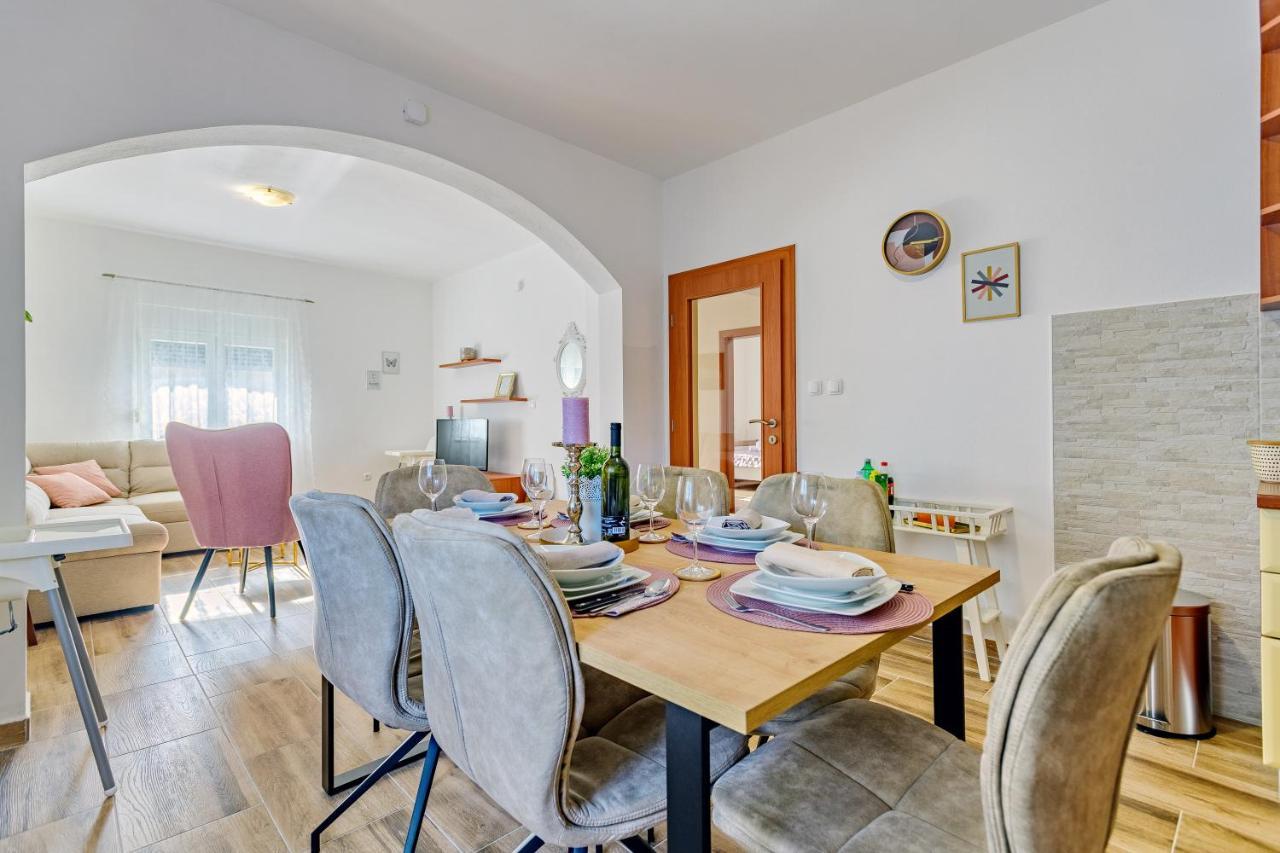 Holiday Apartment -ซาดาร์ ภายนอก รูปภาพ