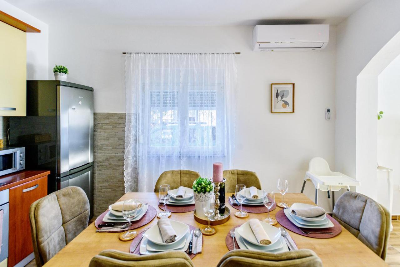 Holiday Apartment -ซาดาร์ ภายนอก รูปภาพ