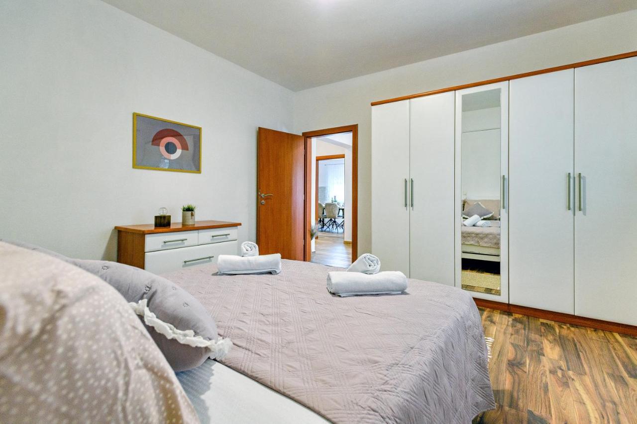 Holiday Apartment -ซาดาร์ ภายนอก รูปภาพ