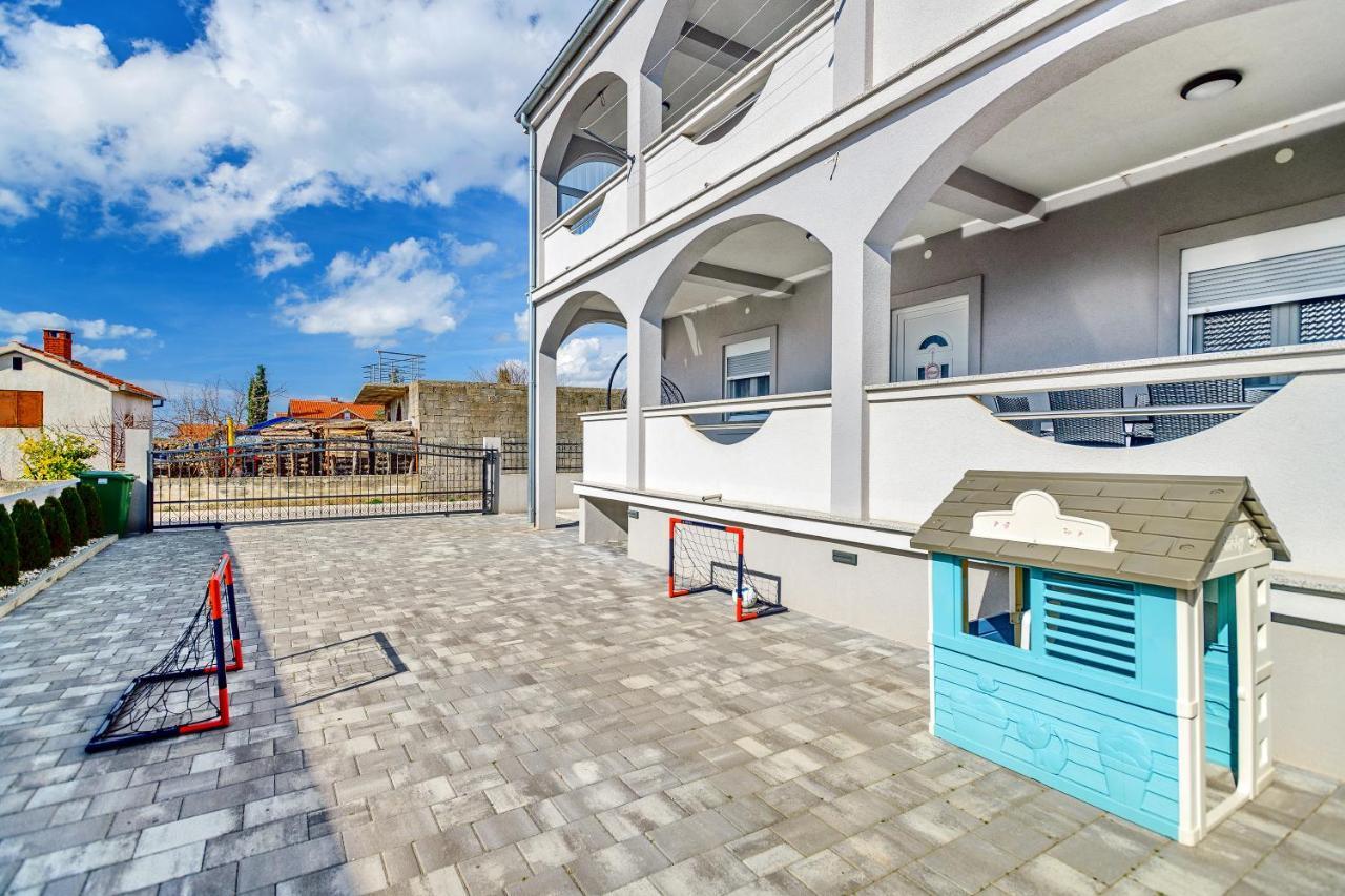 Holiday Apartment -ซาดาร์ ภายนอก รูปภาพ