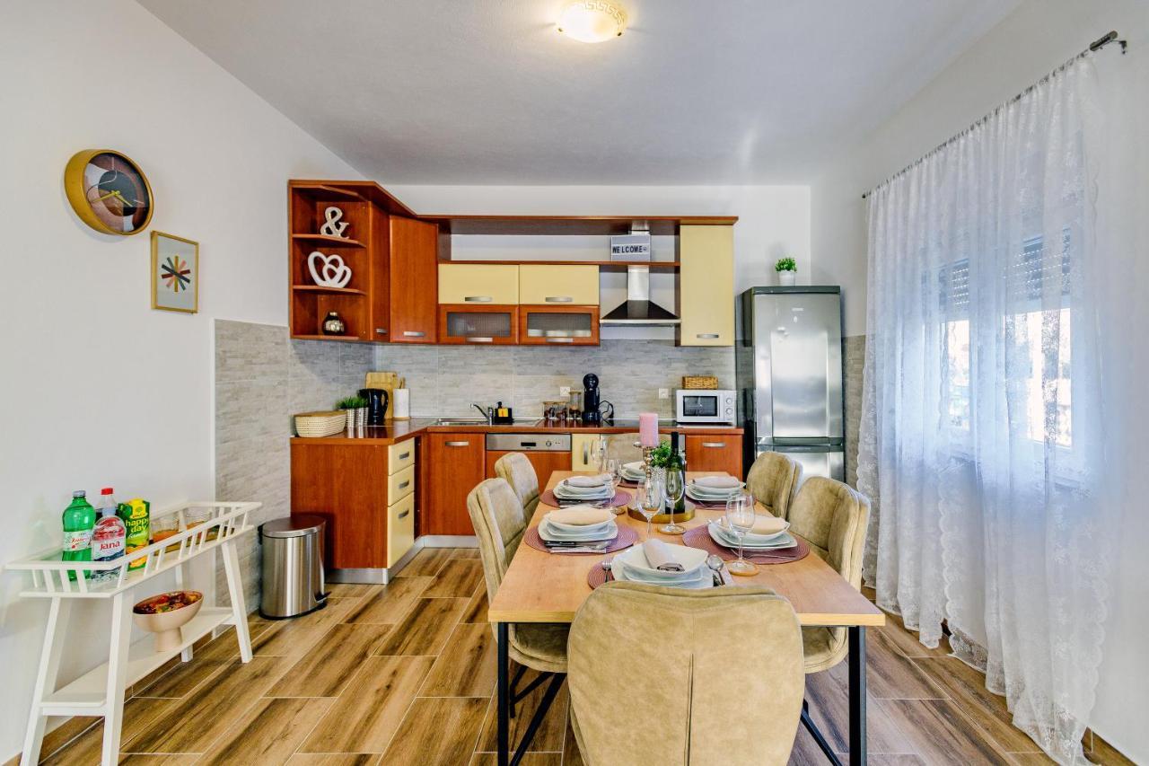 Holiday Apartment -ซาดาร์ ภายนอก รูปภาพ