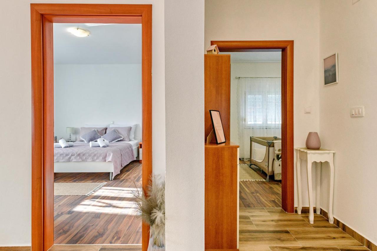 Holiday Apartment -ซาดาร์ ภายนอก รูปภาพ