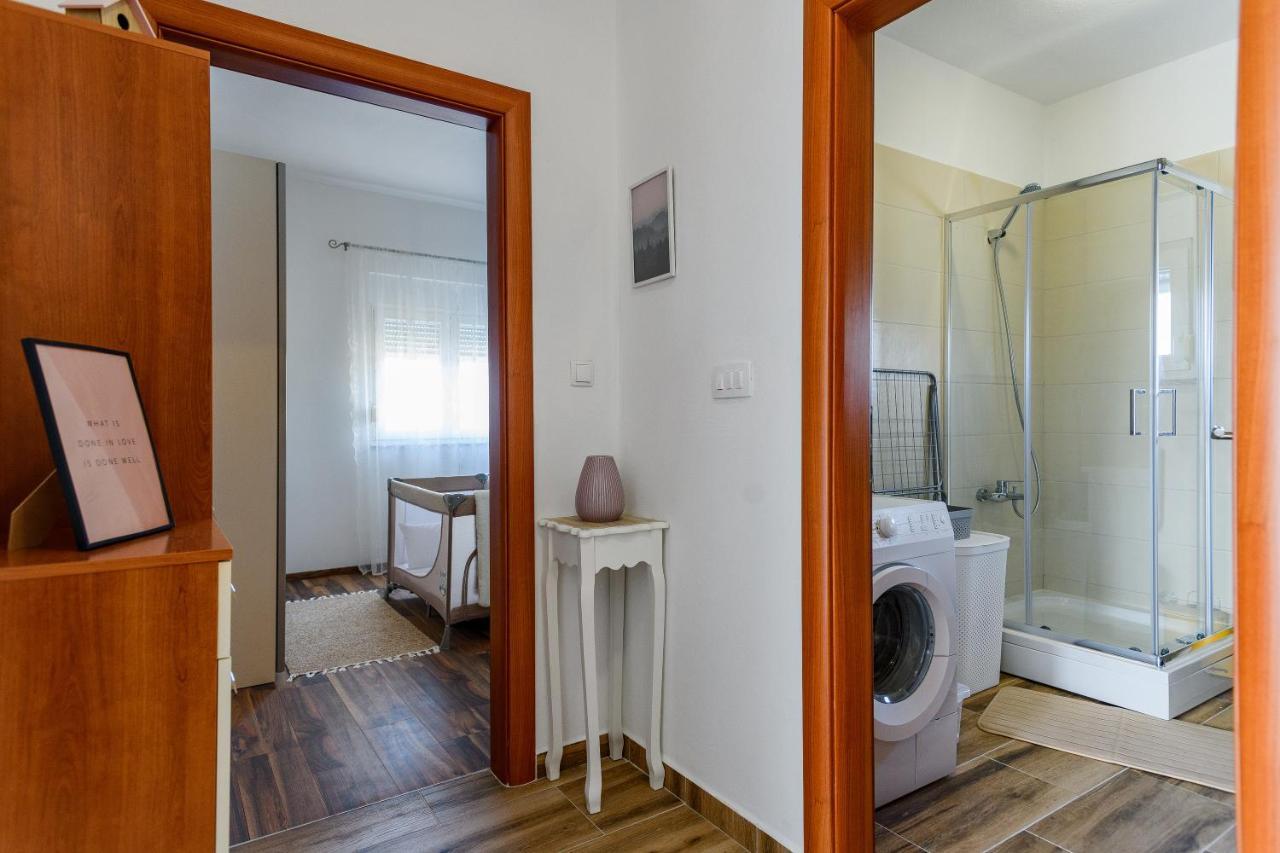 Holiday Apartment -ซาดาร์ ภายนอก รูปภาพ